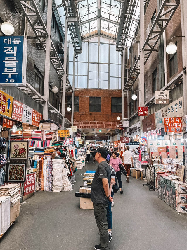 Strolling around Gwangjang Market in Seoul South Korea ✨