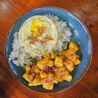 BUN KOPI | IT HAS A SPACIOUS AREA WITH BOTH INDOOR & OUTDOOR SEATING
