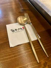 【尖沙咀】牧羊少年咖啡館：分量十足的白蠟魚柳塔塔醬漢堡包，性價比高lunch set