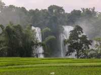 น้ำตกสองแผ่นดิน เวียดนาม-จีน Ban Gioc
