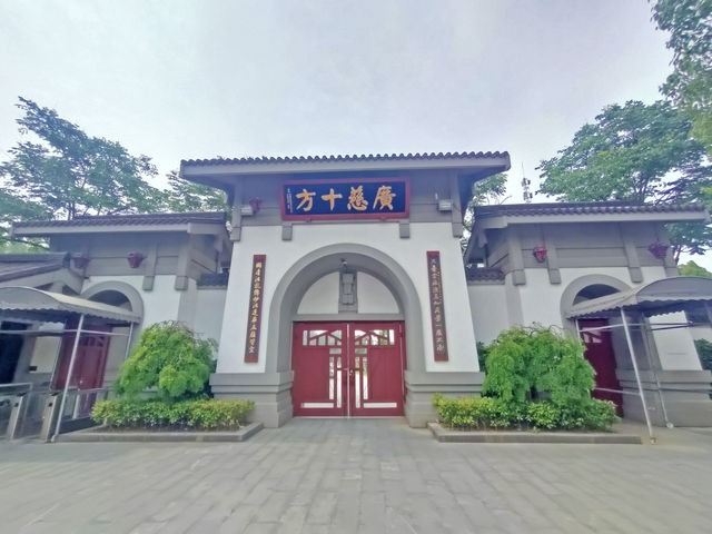 有着999尊佛像的万佛讲寺