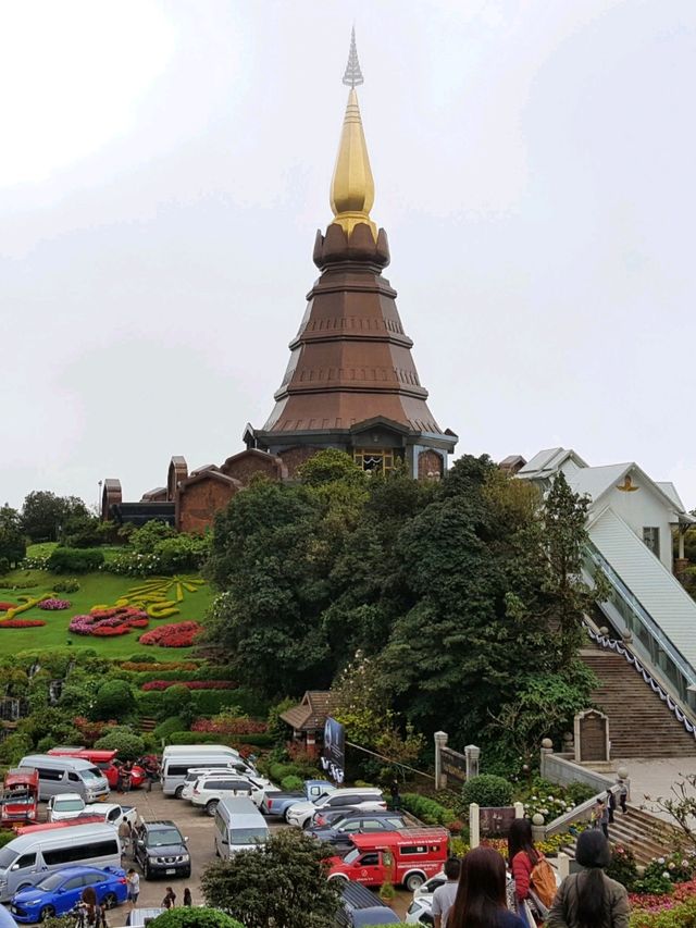 พระมหาธาตุนภเมทนีดล&พระมหาธาตุนภพลภูมิสิริ