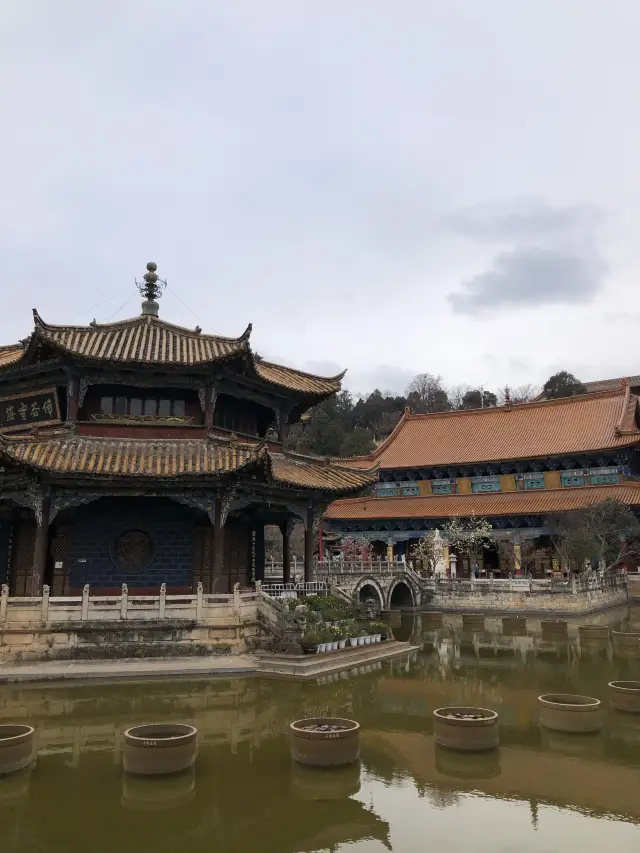 在雲南昆明的圓通寺享受寧靜時光