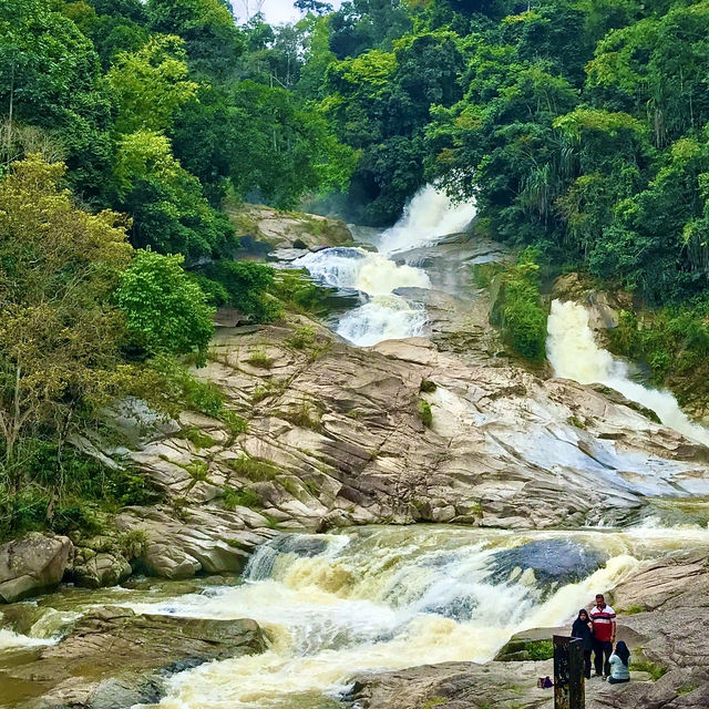 "Bentong Waterfall: A Serene Gem in Malaysia's Tropical Rainforest"