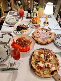 Dinner with friends”👩🏻👩🏻👩🏻“