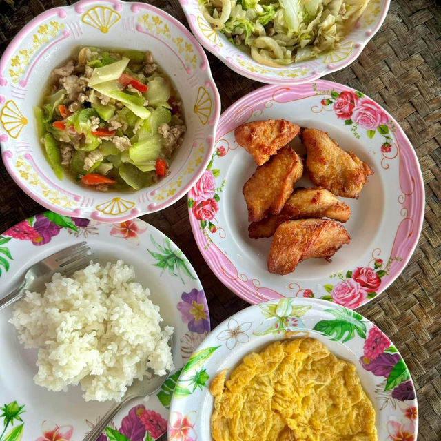 บ้านพักลอแอะ ป่าบงเปียง - เชียงใหม่