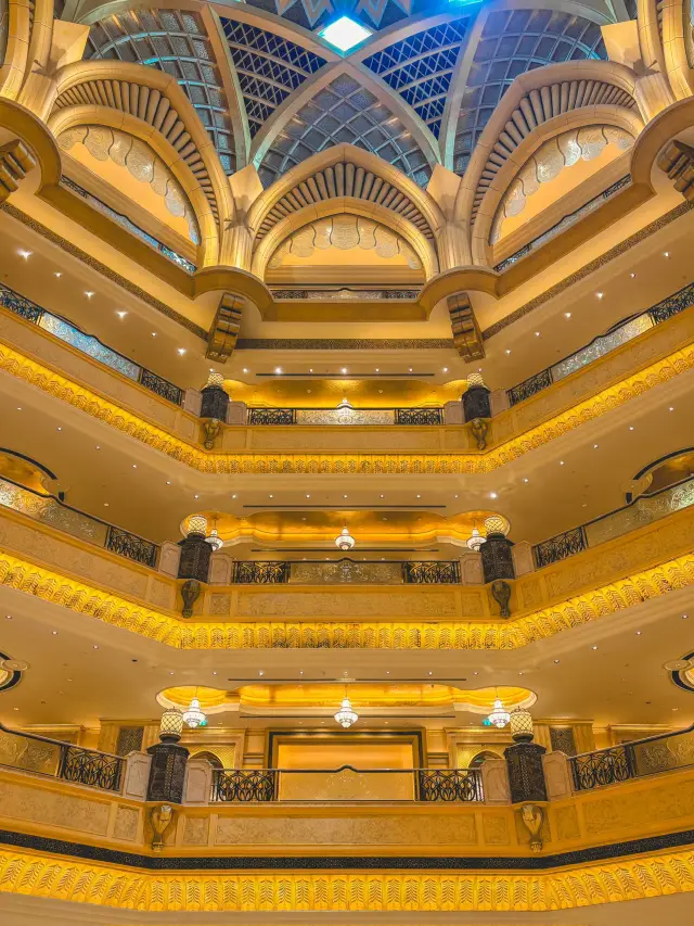 金碧輝煌的中東酒店Emirates