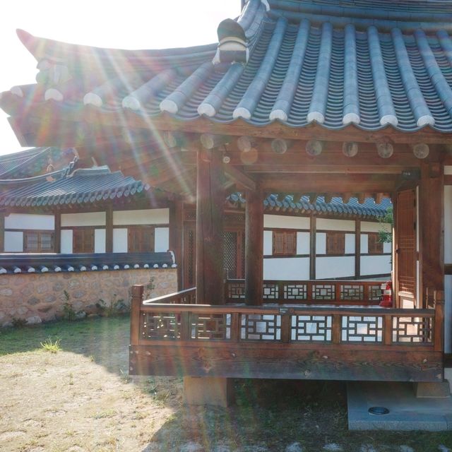 한옥의 고요한 분위기