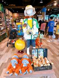 Get Close to Animals at Singapore Zoo