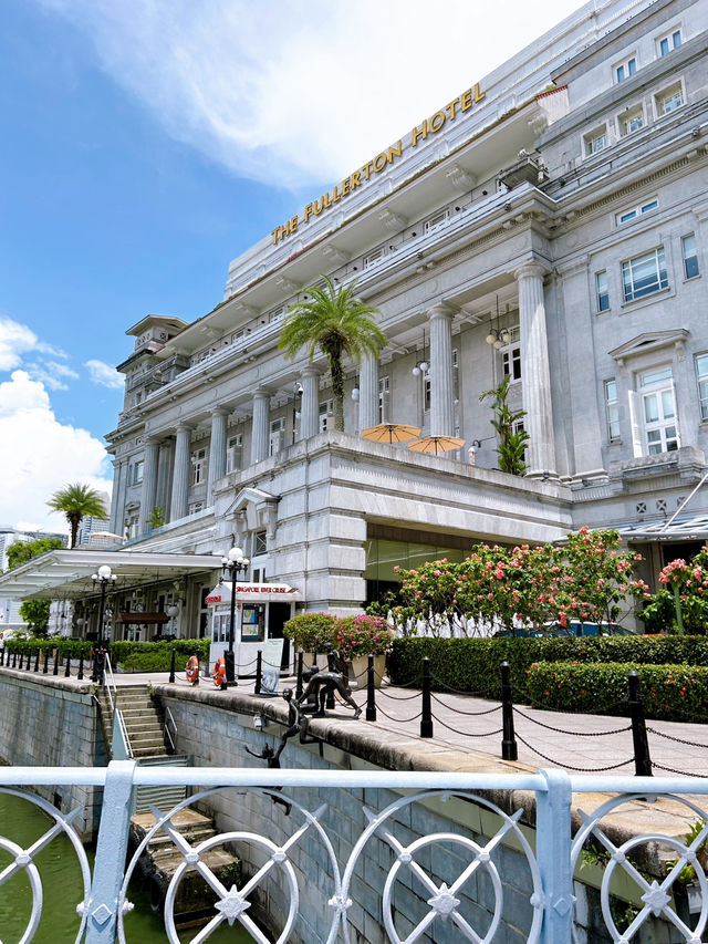 Exploring the Fullerton Building, Cavenagh Bridge, and Victoria Theatre