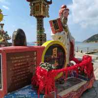 ไหว้ขอพรเจ้าแม่กวนอิมริมทะเลที่ Repulse Bay