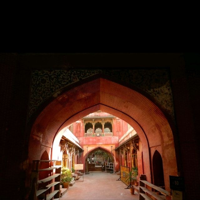  VISITING WAZIR KHAN MOSQUE.