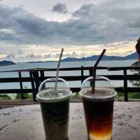  Tarzan Seaside Cafe: คาเฟ่บนเขาวิวอลังการ 