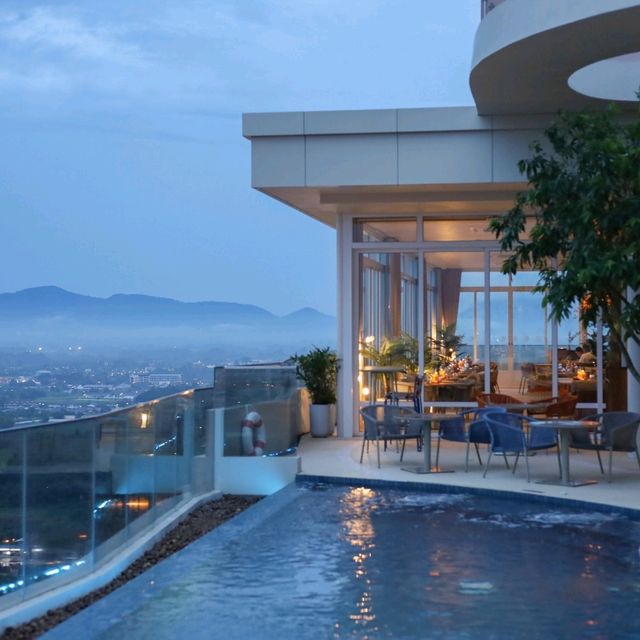 นอนรร.หรู ชมวิวสวยๆกลางเมืองระยอง