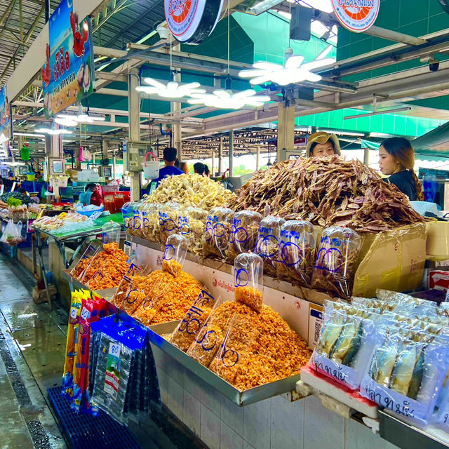ตลาดท่าเทียบเรือประมงอ่างศิลา