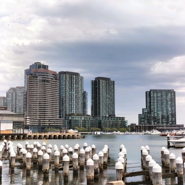 An Afternoon Walk At The Docklands🌫️