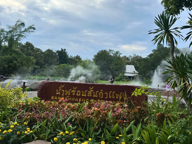 น้ำพุร้อนธรรมชาติ สันกำแพง เชียงใหม่  💦