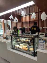 All in white Café 