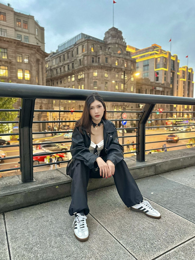 ถ่ายรูปเล่นชิล ๆ ที่ The Bund
