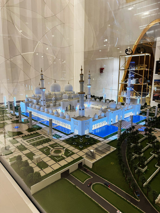 🚶🏻‍♂️ Souvenir Shop by the Mosque