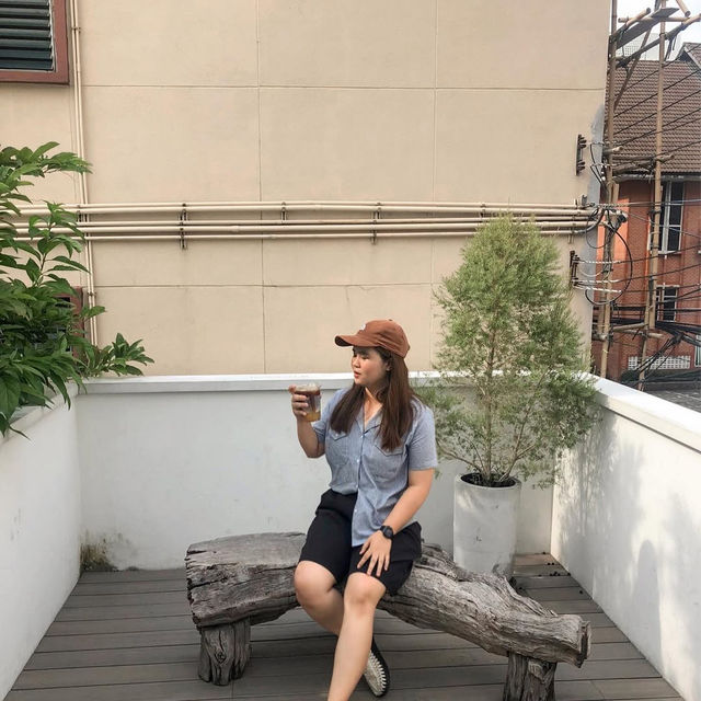 Laze.BKK 🥤✨~คาเฟ่ย่านสะพานควาย