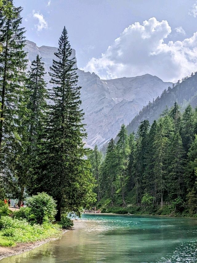 阿爾卑斯山的珍珠，東多洛米蒂的絕美景點：布萊埃斯湖 Lago di Braies