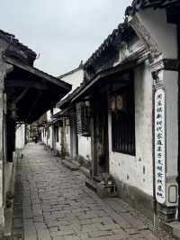 Step back in time visiting Zhouzhuang Ancient town 