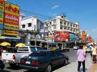 ไหว้ขอพร อนุสาวรีย์ท้าวสุรนารี (ย่าโม) นครราชสีมา
