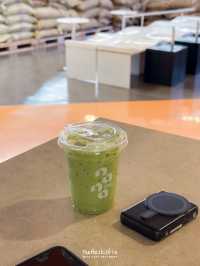 นั่งจิบกาแฟกันที่ Nana Coffee Roasters