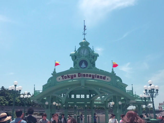 Tokyo Disneyland vs Disneysea 