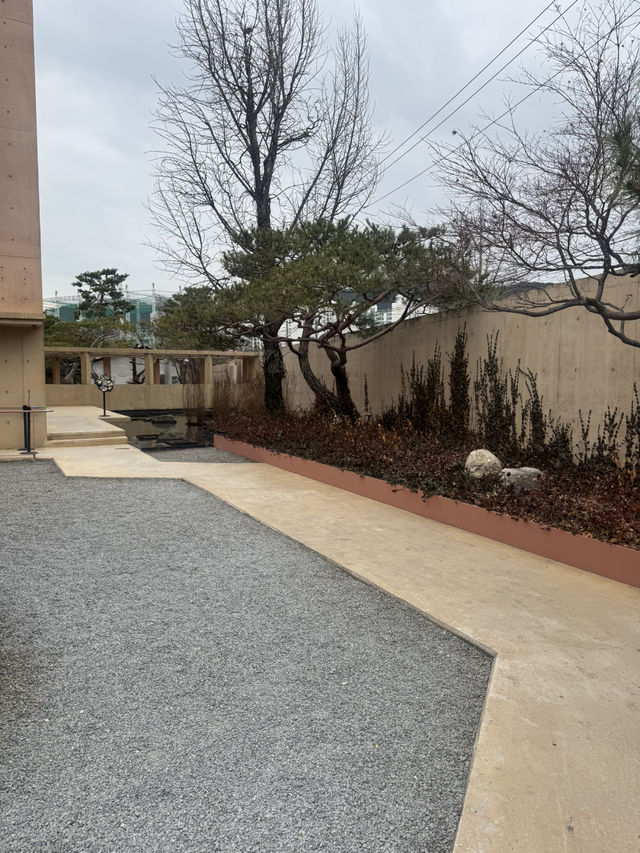 세련된 건축과 모던한 인테리어