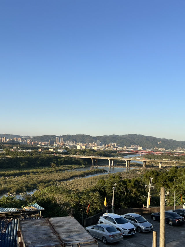 新北市 宮廟也能賞景喝咖啡☕️