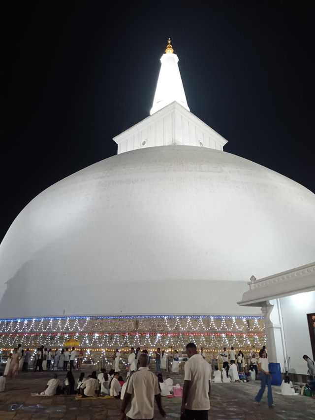Ruwanwelisaya: The Timeless Beacon of Sri Lanka’s Buddhist Heritage 