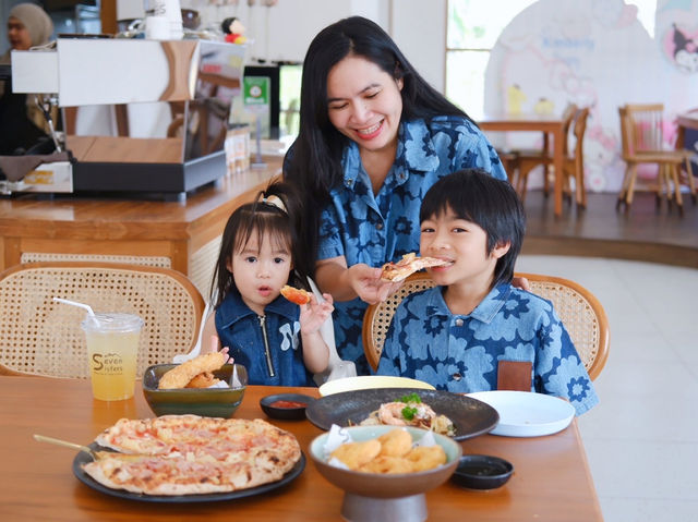 SevenSister : Kids Cafe & Halal Cuisine 🛖✨