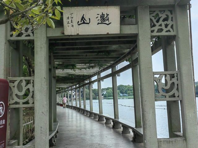 A must-visit place in Hangzhou is West Lake!