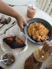 Dusk Cafe คาเฟ่ริมแม่น้ำสายบุรี