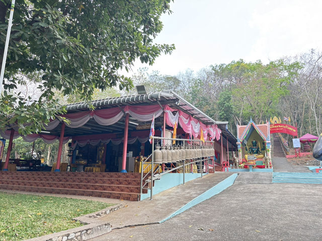 วัดสุวรรณคีรี (เขาดงยาง)