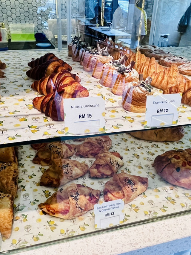 “The Lemon Tree Café: A Zesty Retreat at PARKROYAL COLLECTION KL”
