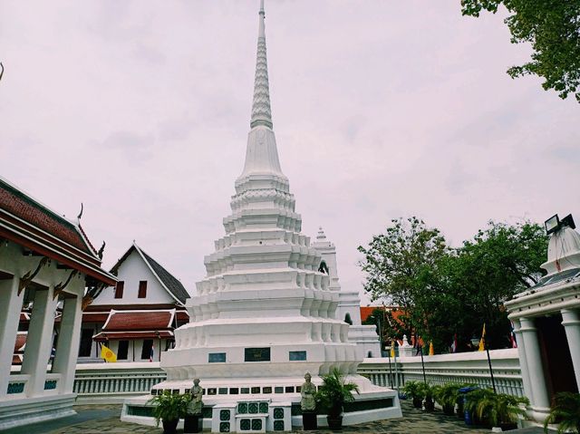 泰國曼谷湄南河畔著名古跡寺廟景點：Wat Suwannaram Ratchaworawihan，氣勢恢宏寺廟建築，十六世紀精美壁畫，適合打卡拍照📸冥想