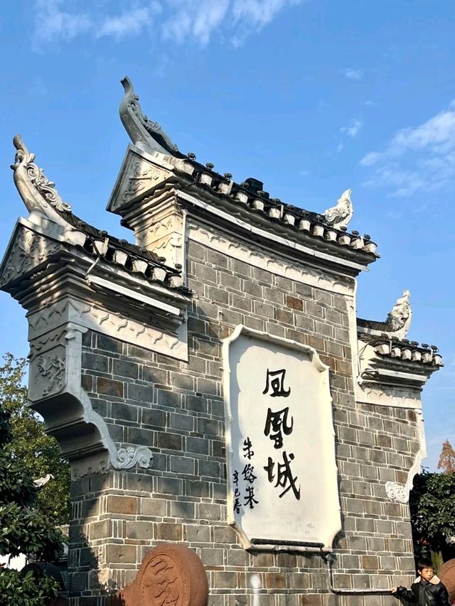 Fenghuang Cultural Plaza: Home to the Iconic Bronze Phoenix