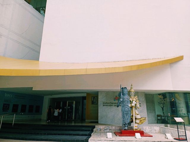 泰國曼谷市中心著名藝術展覽美術館景點：曼谷文化藝術中心 ，適合打卡拍照📸