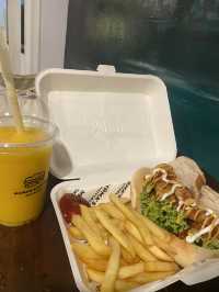 🇹🇭帕岸島最好吃的三明治！🥪Mama’s Schnitzel