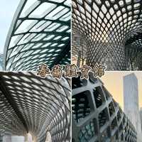 春繭體育館-極具建築特色，造型流暢且富有動感