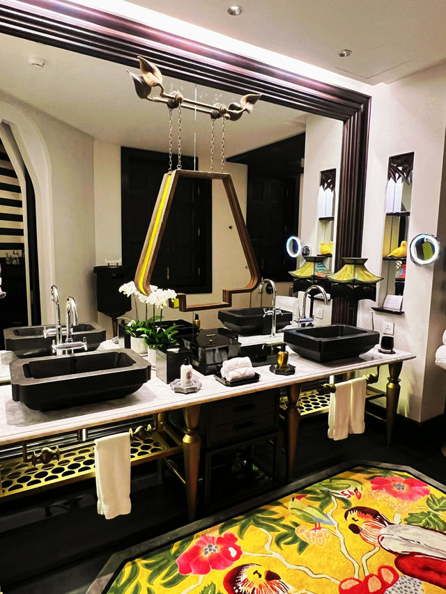 A Luxurious Retreat Between Ocean and Jungle😌