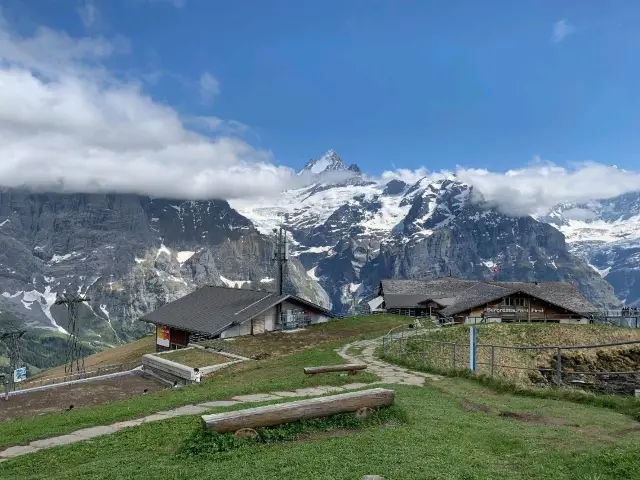 [🇨🇭スイス] フィルスト — 美しいアルプスの絶景と冒険が待つ山の楽園