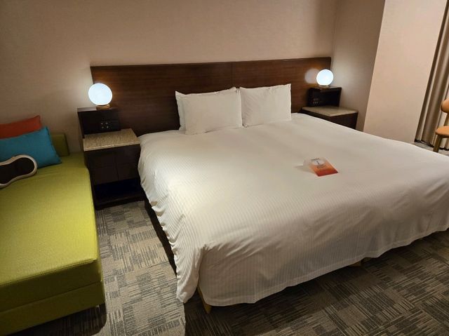 四星飯店 一晚五百 2分鐘到捷運站 浴室還有蒸氣房！