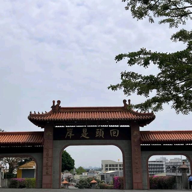 佛光山佛陀紀念館｜「宗教聖地中的櫻花雅韻」