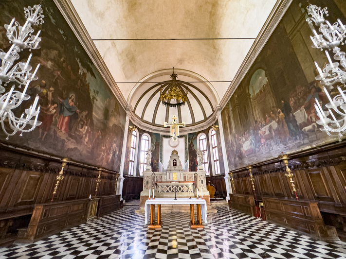 ムラーノ島最大の教会】サン・ピエトロ・マルティーレ教会⛪🪟 | Trip