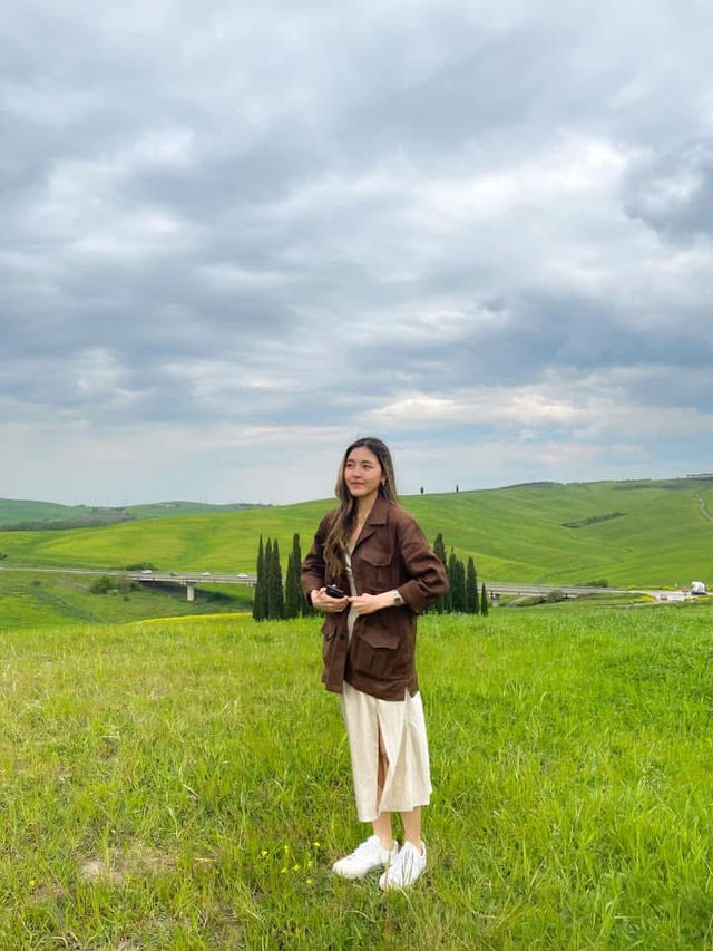 สัมผัสทุ่งหญ้าเขียวที่ ทัสคานี (Tuscany)