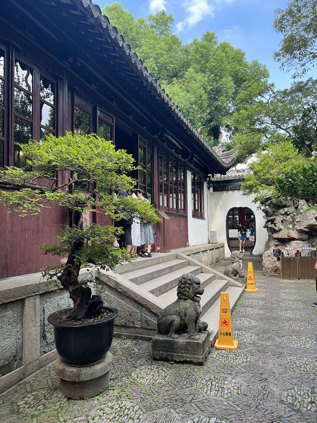 🌿 “도심 속에서 만나는 고요한 고전의 세계 – 상하이 예원 (豫园)”